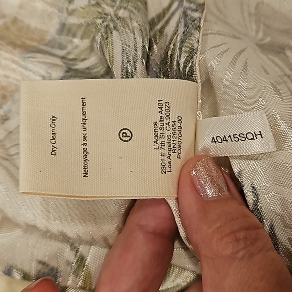 💕L'AGENCE💕 Ciara Robe Blouse ~ Antique White Safari Print Medium M NWT - Picture 16 of 16